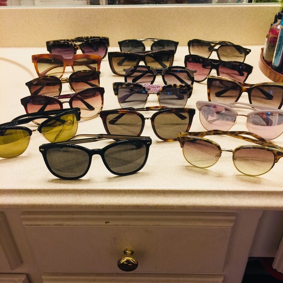 MEGA SUNGLASSES SALE! - Picture 4 of 8
